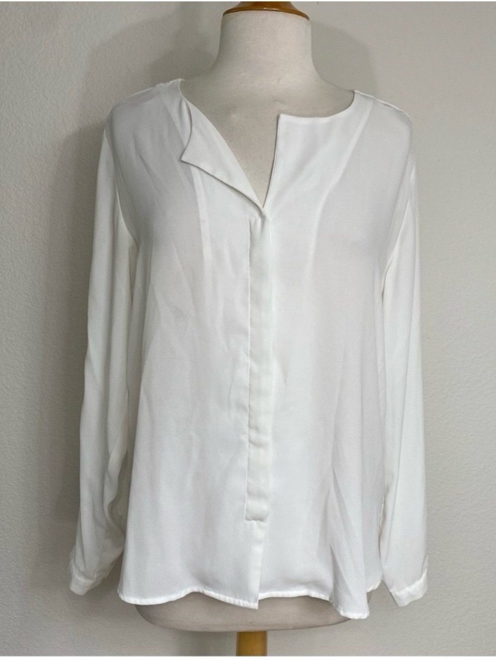 3/$25 B. Young Collection Women's White Button Blouse Size 10 Minimalist Classic